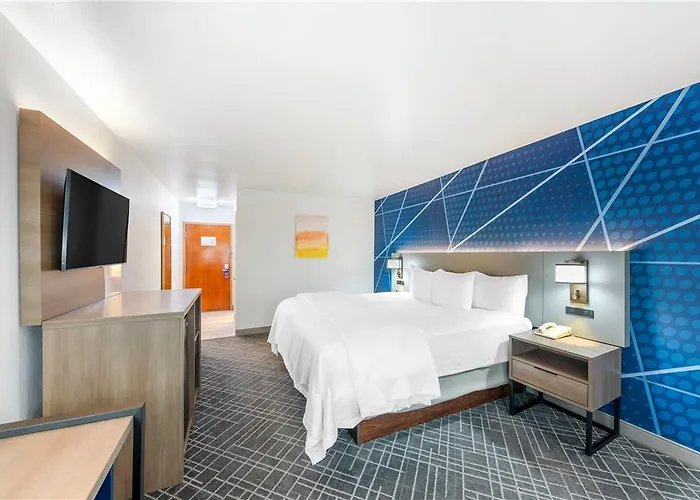 Comfort - Near Hood Hotel