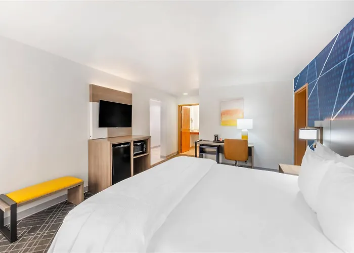Comfort - Near Hood Hotel