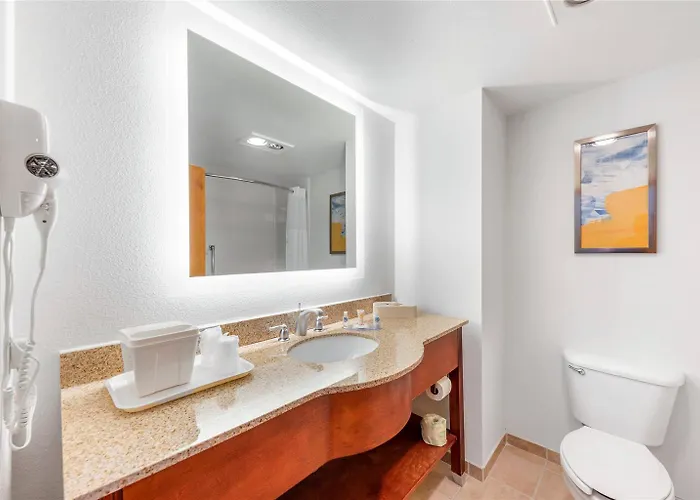Comfort - Near Hood Hotel *